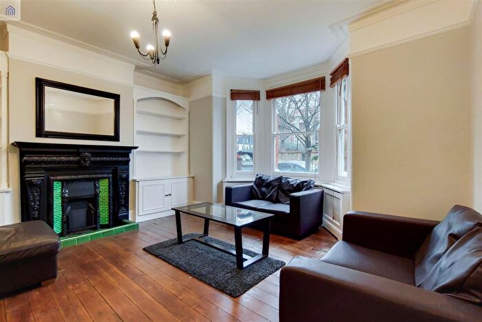 3 Bedroom Flat To Rent In Elmfield Mansions, Elmfield Road, Balham, SW17
