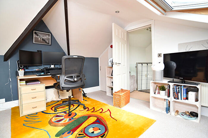 2 Bedroom Apartment For Sale In East Parade, Harrogate, HG1