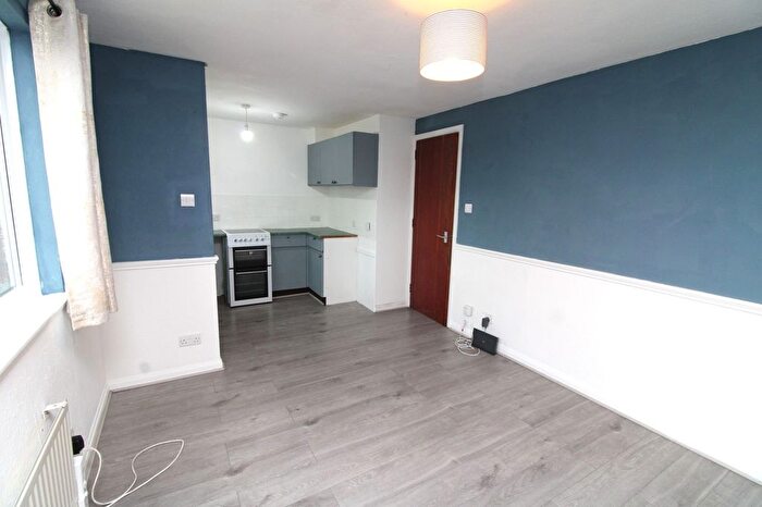 1 Bedroom Flat To Rent In Oakfield Drive, Dumfries, DG1