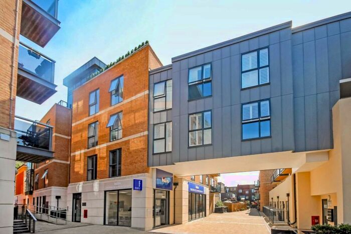 2 Bedroom Flat To Rent In Victoria Road, Surbiton, KT6