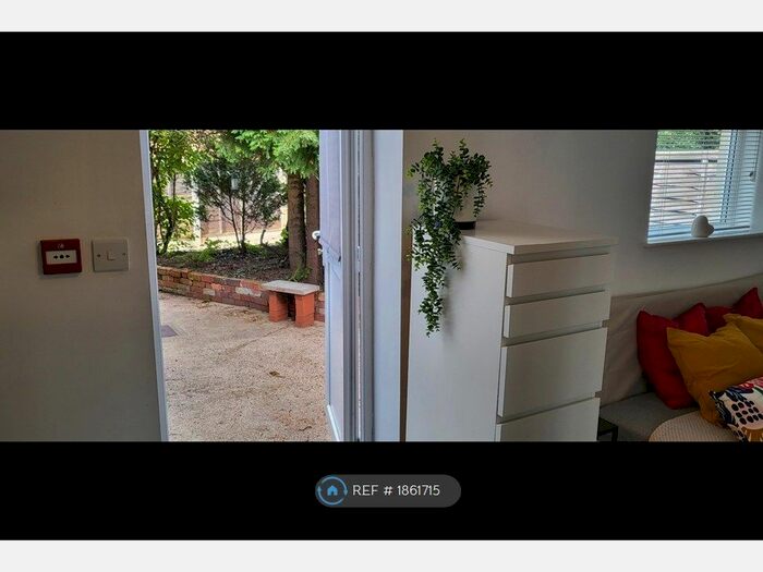 Studio To Rent In Comberton Rd, Kidderminster, DY10