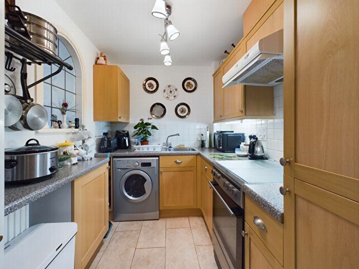 2 Bedroom Flat For Sale In Heath Road, Haywards Heath, RH16