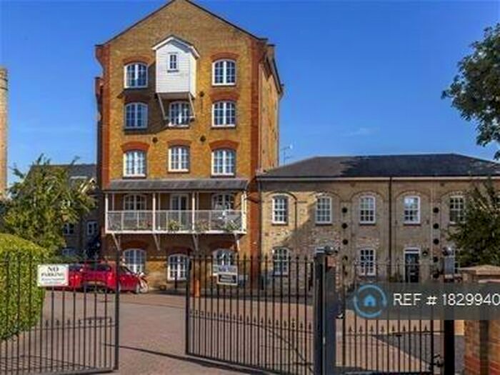 1 Bedroom Flat To Rent In North Road, Herts, SG14