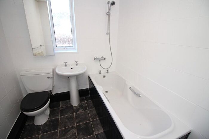 2 Bedroom Flat To Rent In Creighton Avenue, Kenton, Newcastle Upon Tyne., NE3
