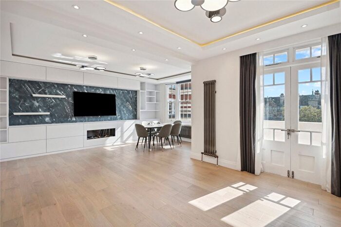 3 Bedroom Flat For Sale In Rodney Court, - Maida Vale, Little Venice, London, W9