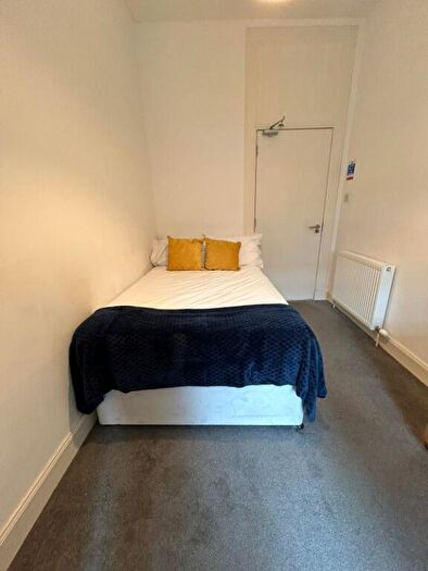 3 Bedroom Flat To Rent In (Flat Fr) Nethergate, West End, Dundee, DD1