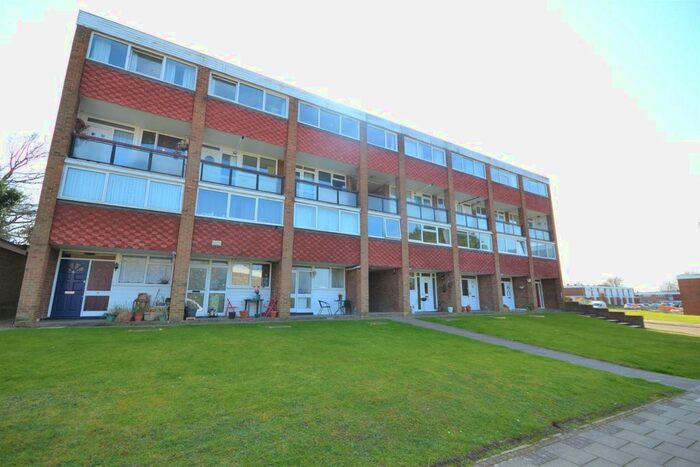 2 Bedroom Maisonette To Rent In Edgewood Drive, Orpington, BR6