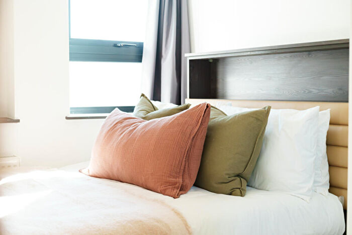 1 Bedroom Apartment To Rent In Apt, Churchill House Residence #, LS1