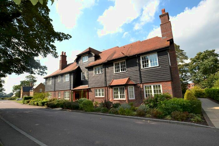 2 Bedroom Flat To Rent In Wall Hall Drive, Aldenham, Watford, WD25