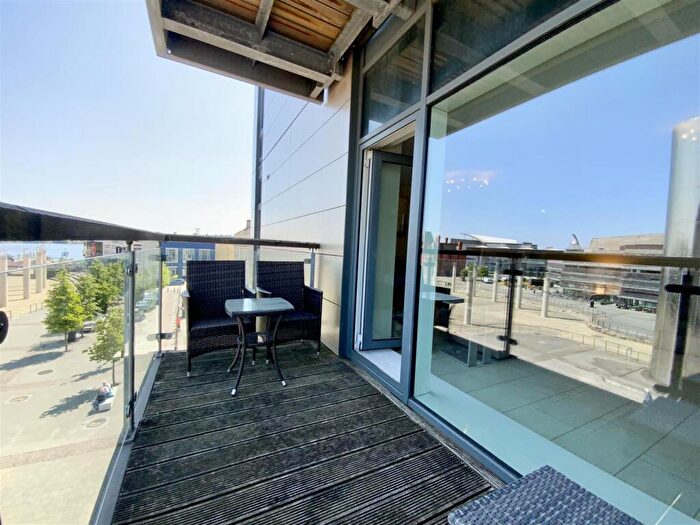 2 Bedroom Apartment To Rent In Quayside, Cardiff Bay, CF10
