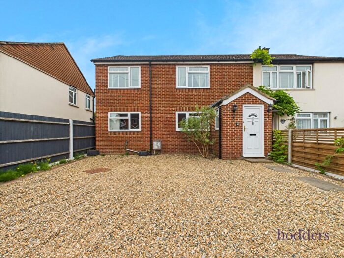 4 Bedroom Semi-Detached House To Rent In West Byfleet, Surrey, KT14