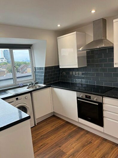 2 Bedroom Flat To Rent In Tollington Park, London, N4