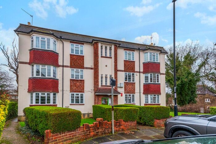 2 Bedroom Flat To Rent In Amblecote Close, London, SE12