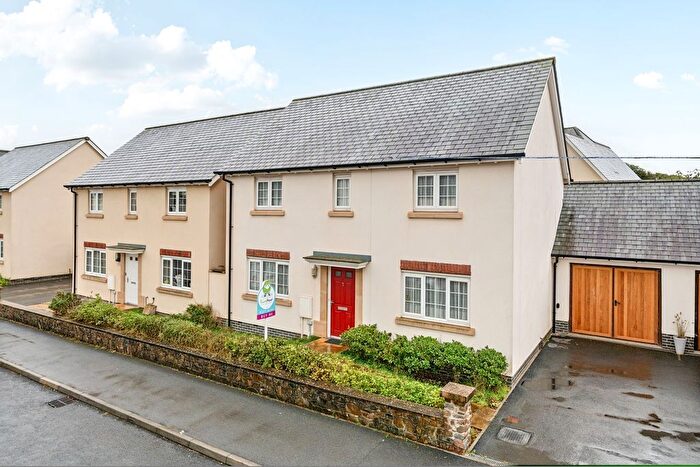 4 Bedroom Link Detached House For Sale In Seaking Road, Fremington, Barnstaple, Devon, EX31