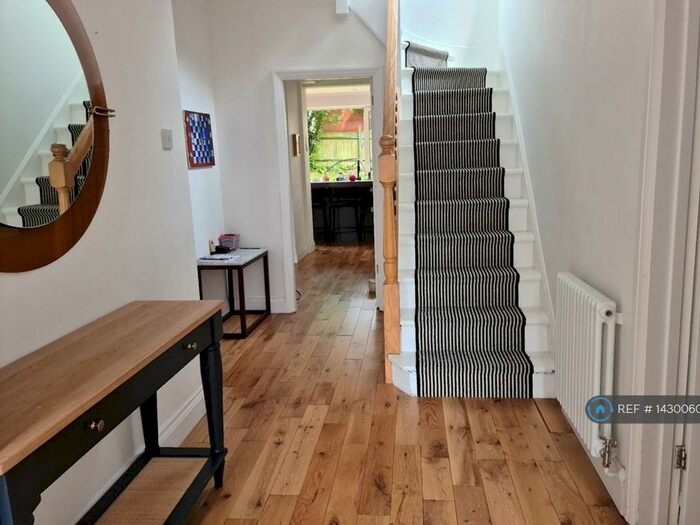 5 Bedroom Semi-Detached House To Rent In Sunnyfield, London, NW7