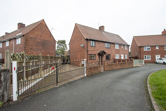 3 Bedroom Semi-detached House For Sale In Mornington Road, Holmewood, Chesterfield, S42