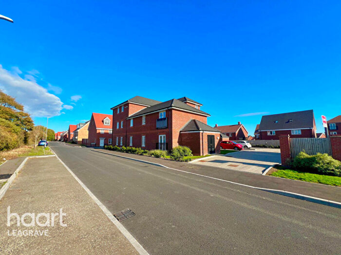 2 Bedroom Apartment For Sale In Cresswell Edge, Dunstable, LU5