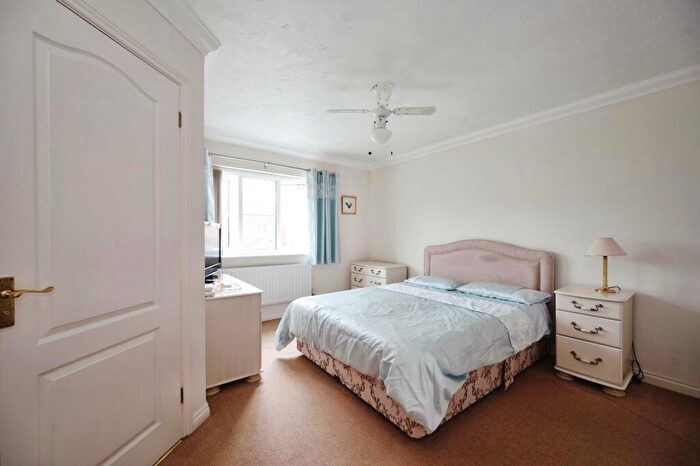 4 Bedroom Detached House For Sale In Hamfield Drive, Hayling Island, Hampshire, PO11