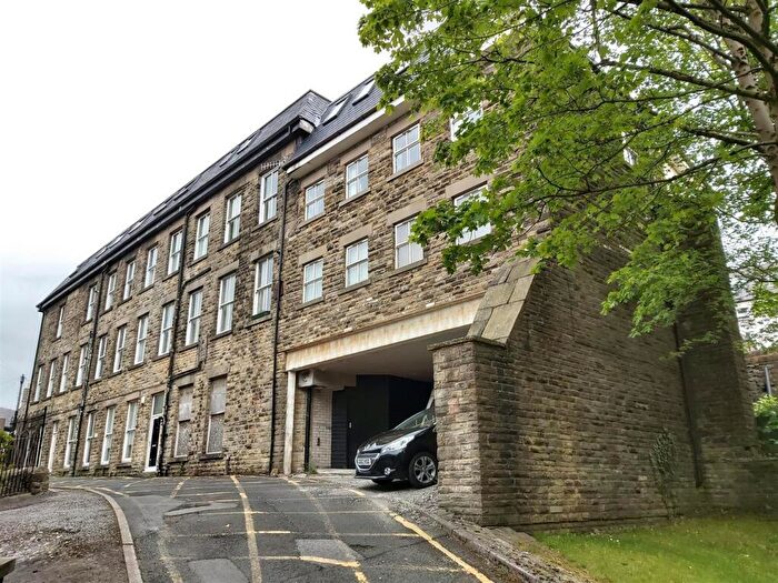 2 Bedroom Flat To Rent In Westall Court, Buxton, SK17