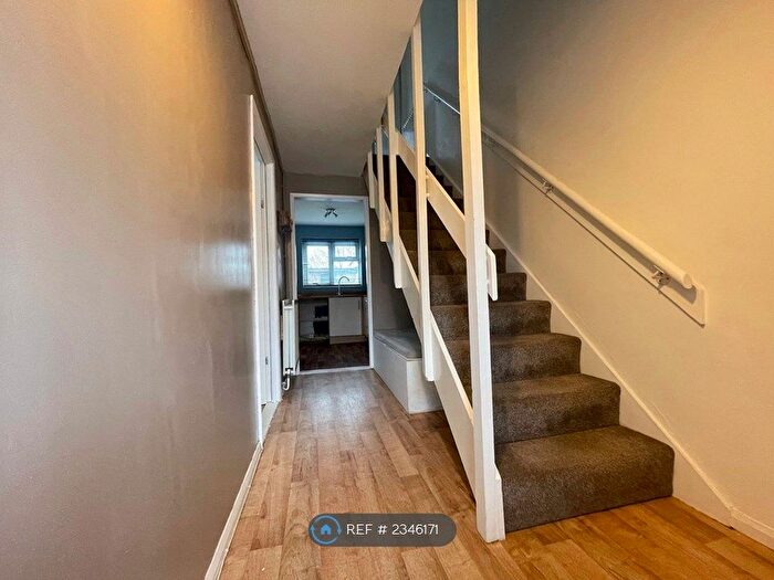 3 Bedroom Semi-Detached House To Rent In Inveraray Close, Sinfin, Derby, DE24