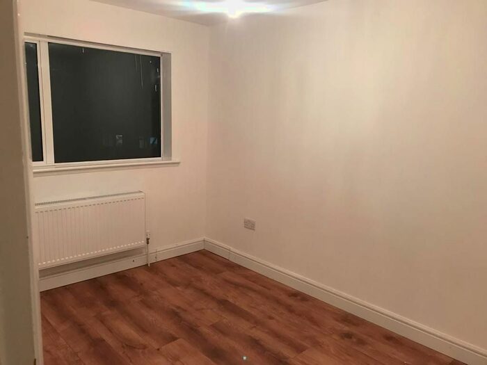 5 Bedroom Detached House For Sale In Hatton Road, Feltham, Greater London, TW14