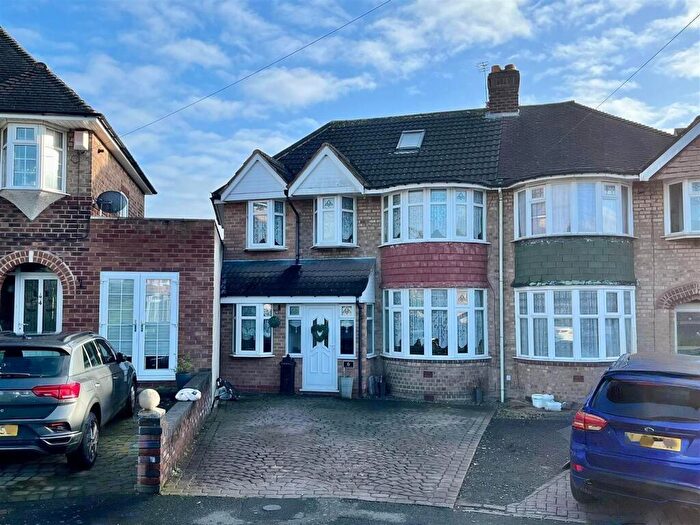 5 Bedroom Semi-Detached House For Sale In Chestergate Croft, Birmingham, B24