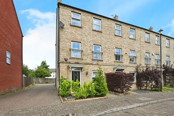 4 Bedroom End Of Terrace House To Rent In Avocet Close, Rugby, CV23