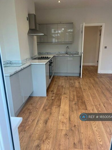 2 Bedroom Flat To Rent In Galpins Road, Thornton Heath, CR7