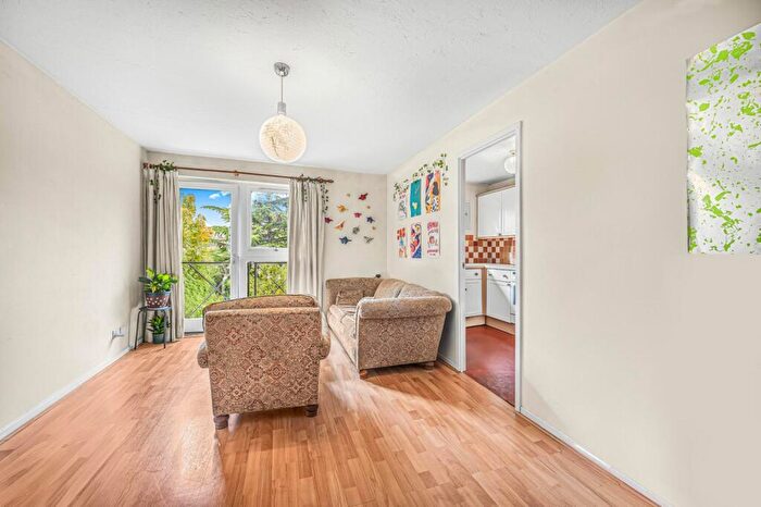 2 Bedroom Flat To Rent In Taeping Street, Millwall, E14