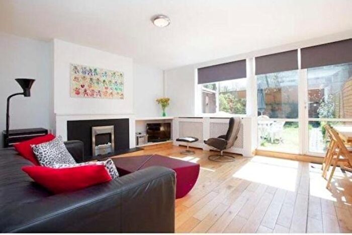 3 Bedroom Apartment To Rent In Highbury Quadrant, Highbury, N5