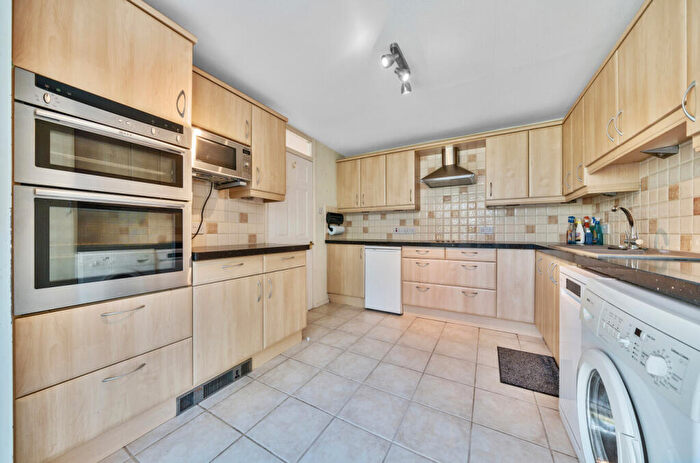 3 Bedroom Bungalow For Sale In Calais Dene, Bampton, Oxfordshire, OX18