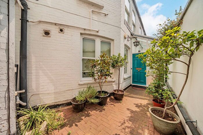 3 Bedroom Property For Sale In Berrymede Road, Chiswick, W4