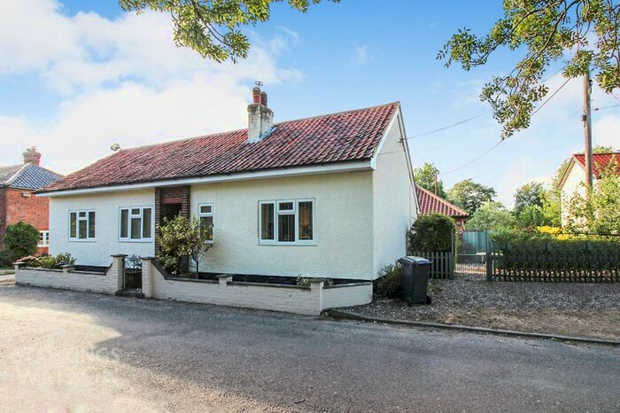 3 Bedroom Detached Bungalow To Rent In The Street, Thurton, Norwich, NR14