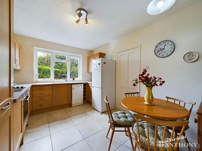 4 Bedroom Detached House For Sale In Old Farm Close, Horton, LU7
