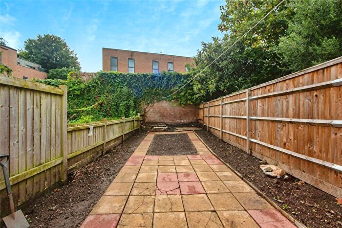 2 Bedroom Flat To Rent In Hollydale Road, London, SE15