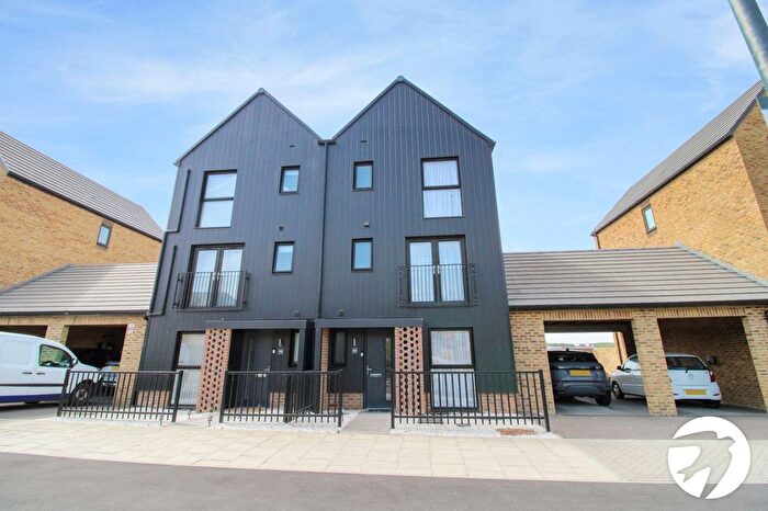 5 Bedroom Semi-Detached House To Rent In Whitecliff, Alkerden, Ebbsfleet Valley, Swanscombe, DA10