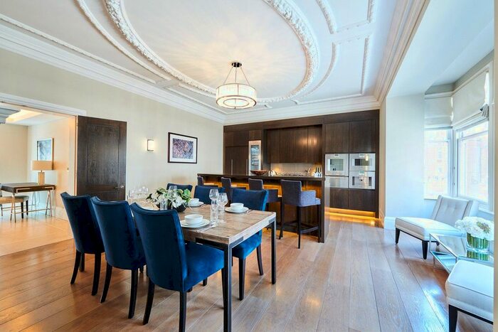 3 Bedroom Flat To Rent In Duke Street, Mayfair, London, W1K