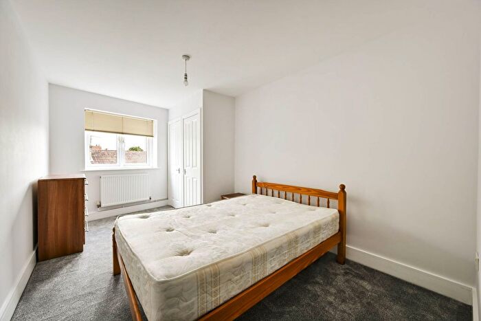 1 Bedroom Flat To Rent In Robinson Road London, Colliers Wood, SW17