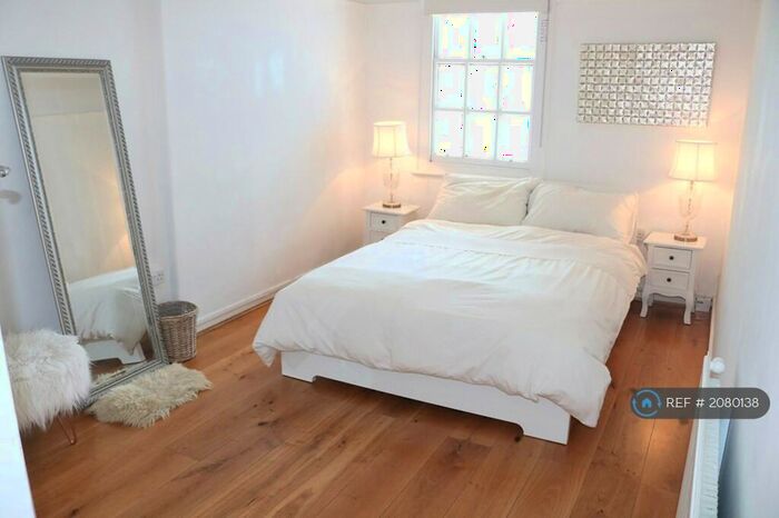 2 Bedroom Flat To Rent In Central London, Central London, EC1N