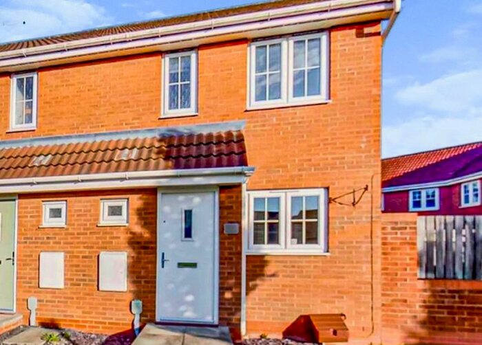 2 Bedroom Semi-Detached House To Rent In Pasture View, Kingswood, Hull, HU7