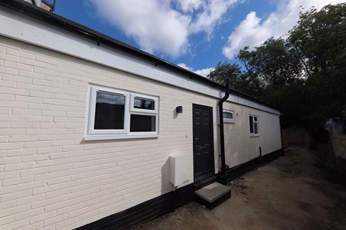 1 Bedroom Flat To Rent In London Road, Apsley, HP3