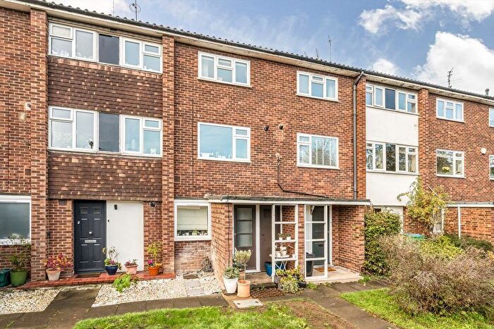 2 Bedroom Flat To Rent In Norfolk Close, St Margarets, TW1