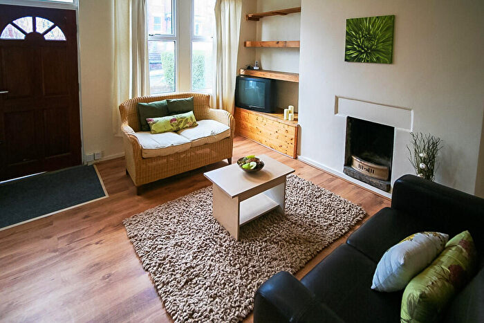 2 Bedroom House To Rent In Beechwood Terrace, Leeds, LS4