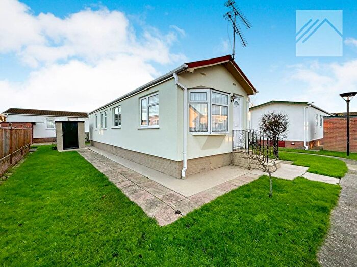 2 Bedroom Mobile/park Home For Sale In Kings Park, Creek Road, Canvey Island, SS8