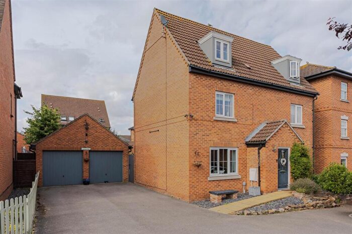 5 Bedroom Detached House For Sale In Saffre Close, Winterton, DN15