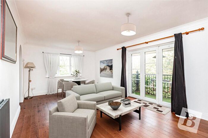 2 Bedroom Apartment For Sale In London Road, Romford, RM7