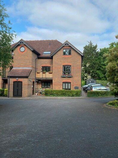 3 Bedroom Flat To Rent In Regent Court, Sheet Street, Windsor, Berkshire, SL4