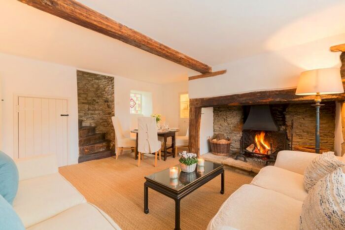 4 Bedroom Country House To Rent In The Square, Chipping Norton, OX7
