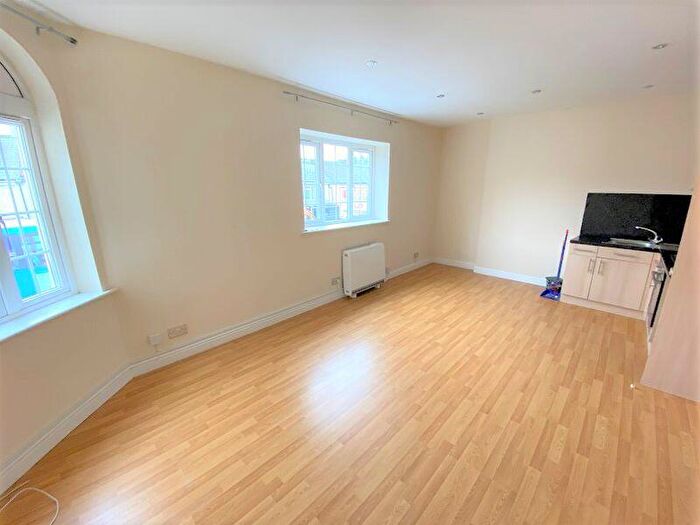 1 Bedroom Apartment To Rent In Large Bedroom Unfurnished Flat In Canton, CF11