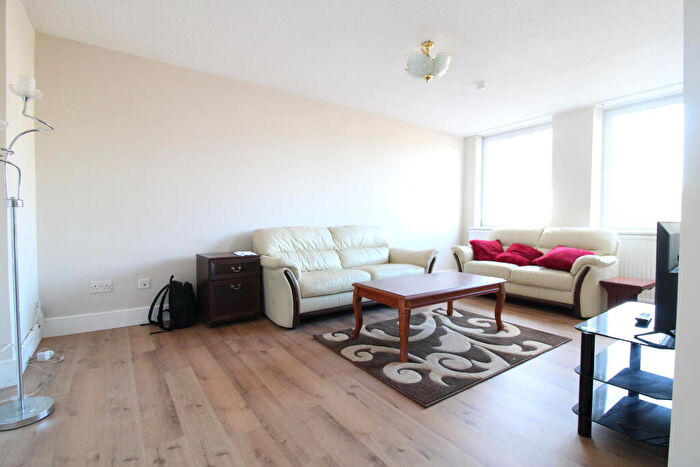 2 Bedroom Flat To Rent In Charles Place, Greenock, PA15